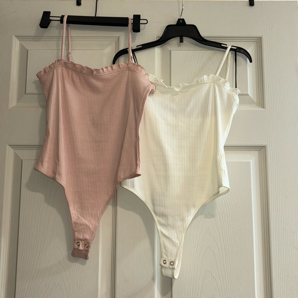 2 “Double zero” ruffled bodysuits - Picture 1 of 4